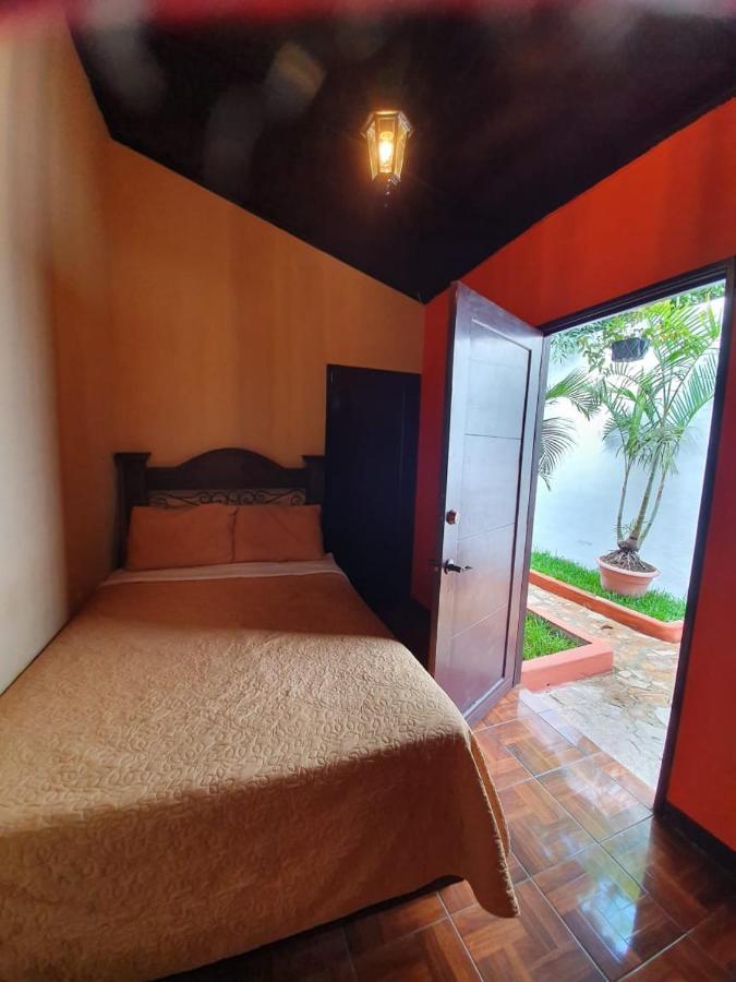 Hotel San Judas Tadeo Garden Антигуа-Гватемала Экстерьер фото