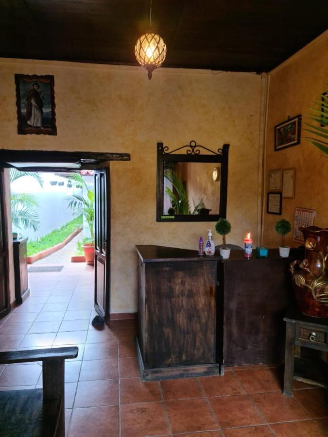 Hotel San Judas Tadeo Garden Антигуа-Гватемала Экстерьер фото